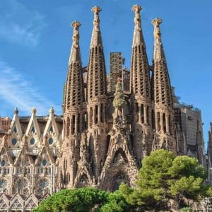 tour-barcelona-con-entrada-a-la-iglesia-de-la-sagrada-familia-01