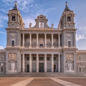 tour-por-la-catedral-de-santa-maria-de-la-almudena-madrid-02