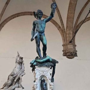 tour-por-la-estatua-de-bronce-de-perseo-10