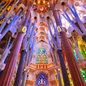 tour-por-la-iglesia-de-la-sagrada-familia-02