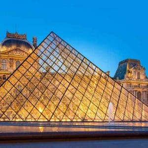 tour-por-la-piramide-del-museo-louvre-paris-06
