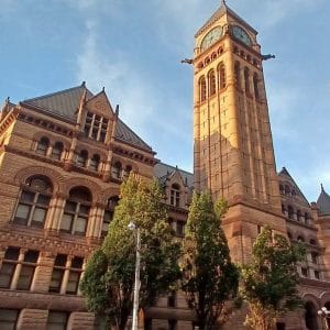 tour-privado-por-el-palacio-de-ayuntamiento-toronto-05